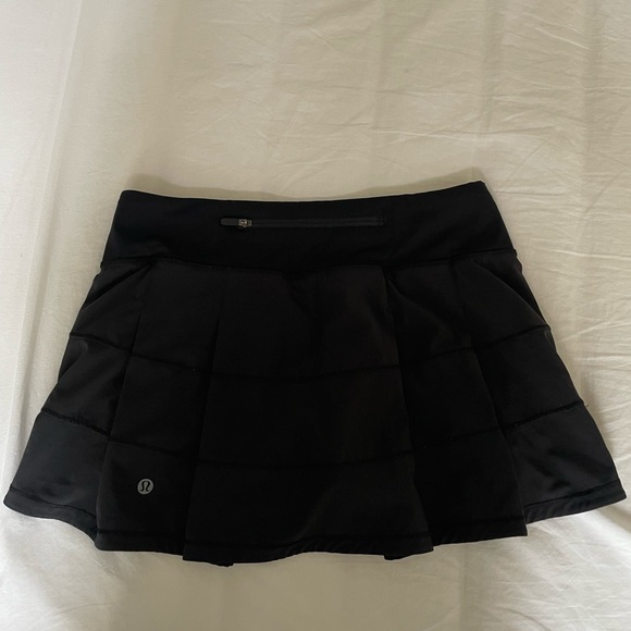 LULULEMON BLACK MINI SKORT SIZE 4 - Picture 2 of 5